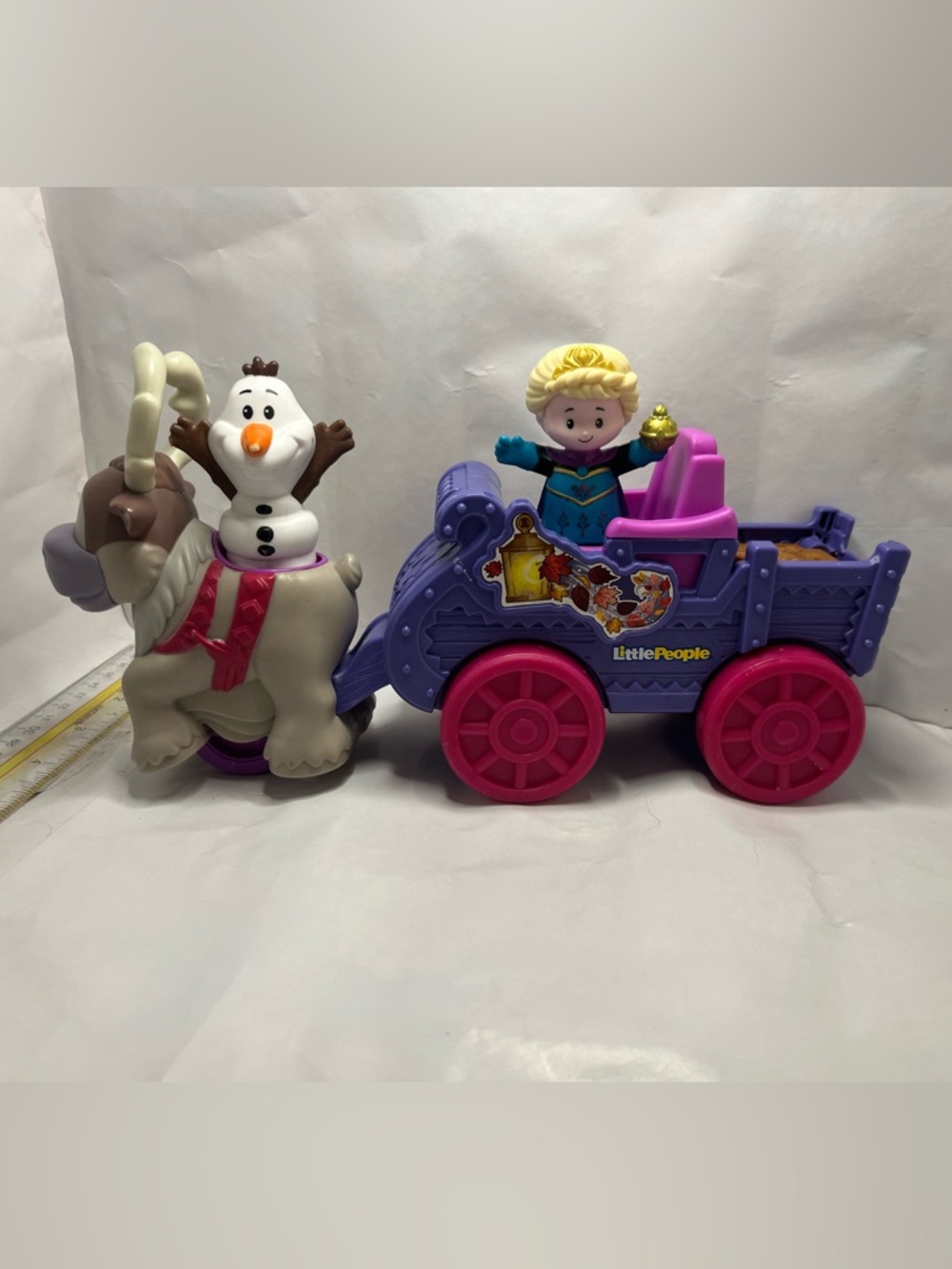 Fisher-Price Little People Frozen Elsa & Friends Carriage - Purple, Pink, White
